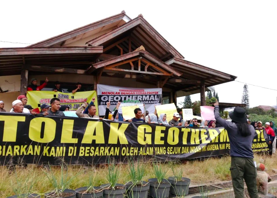 Masyarakat menolak kehadiran geotermal dengan aksi (Foto Faris Fadillah)