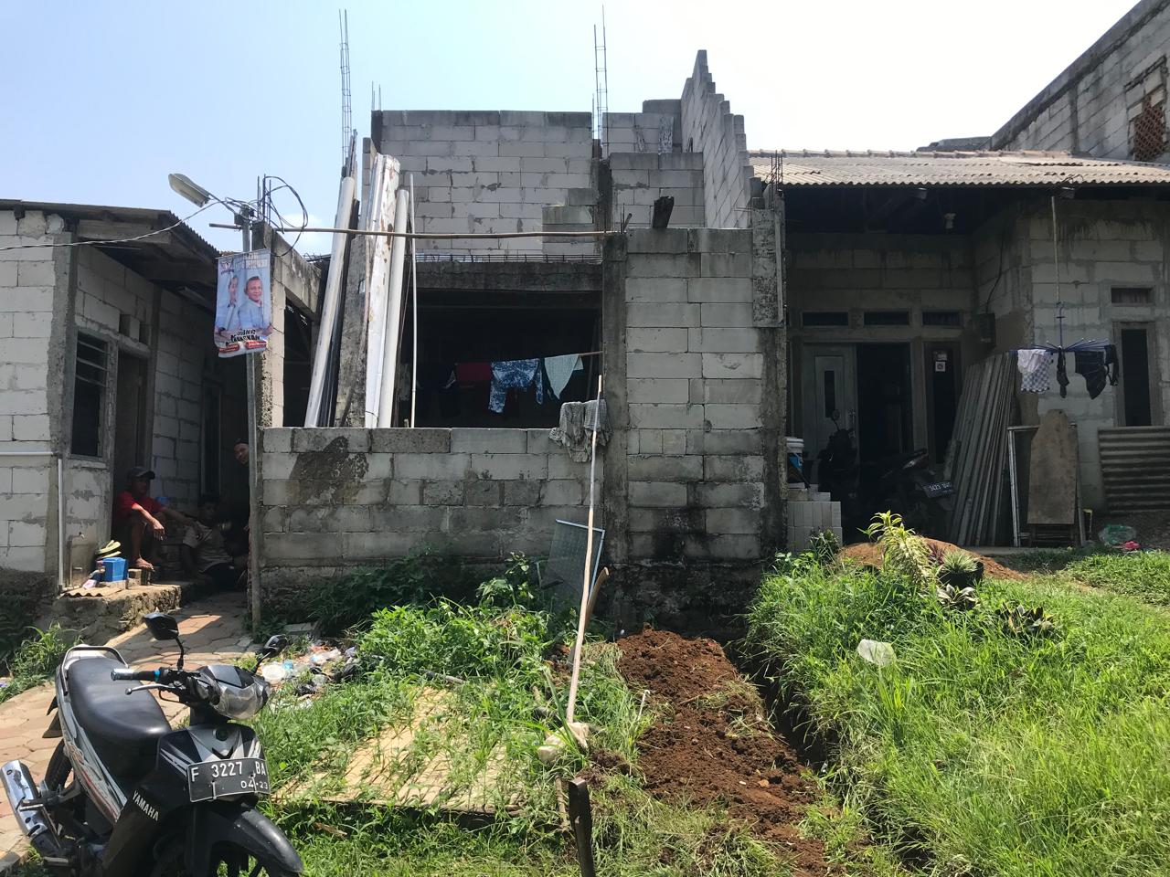 Rumah yang berdempetan milik korban penggusuran proyek double track Bogor- Sukabumi (Foto Fariz Fadhillah)