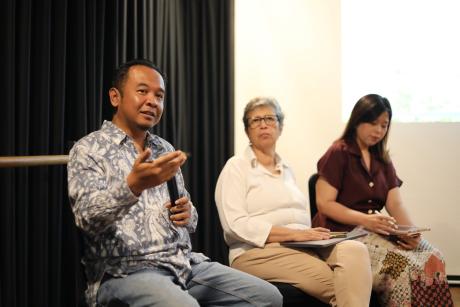 Ketergantungan daerah penghasil batu bara pada sektor tambang kini tidak bisa lagi dilihat sebagai sumber kekuatan ekonomi semata, tetapi juga sebagai sumber kerentanan