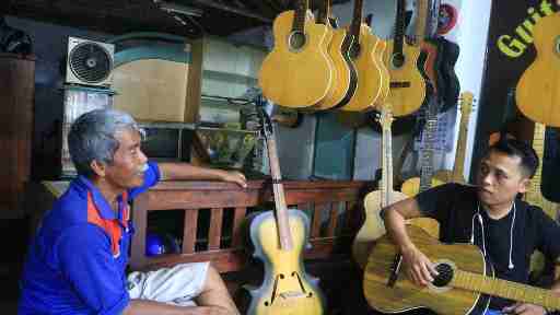 Gitar Bambu  Dari  Kediri